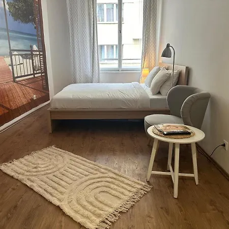 Apartmán Newly Renovated Apartment Near The Palladium